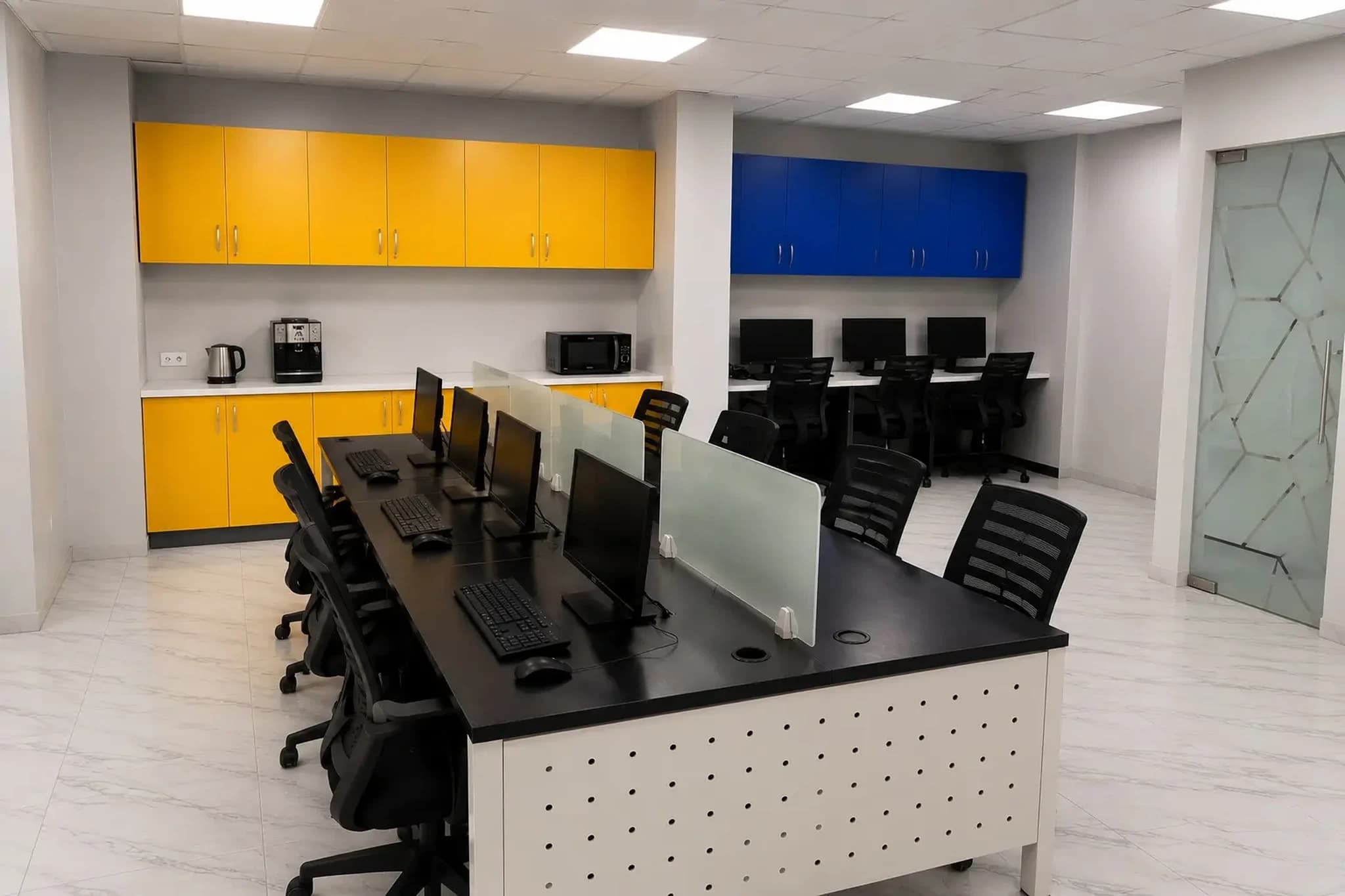 Modern Luxury Office Reception with Contemporary Corporate Interiors — gallery 1 | IndecSpace