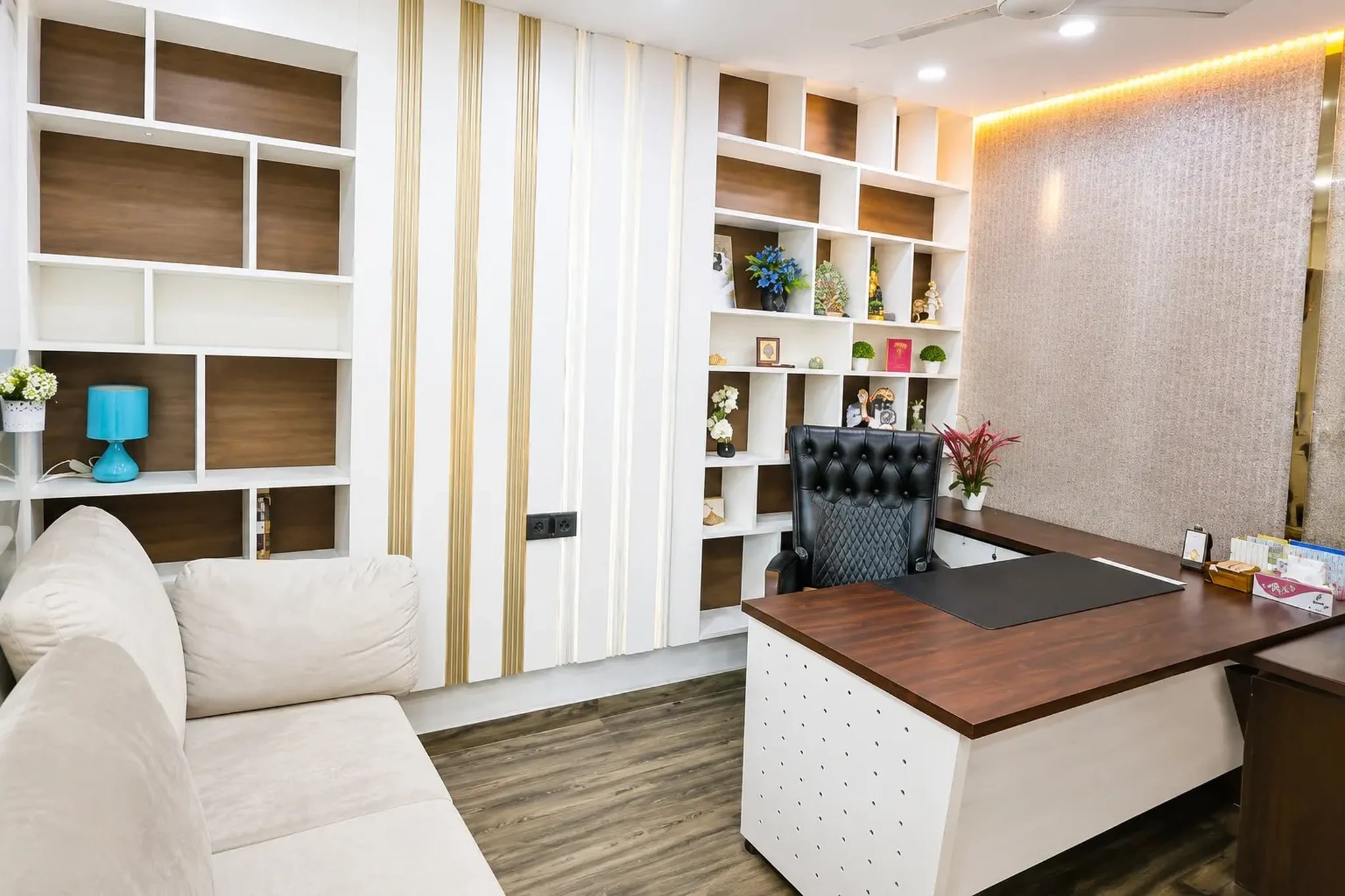Modern Luxury Office Reception with Contemporary Corporate Interiors — detail | IndecSpace