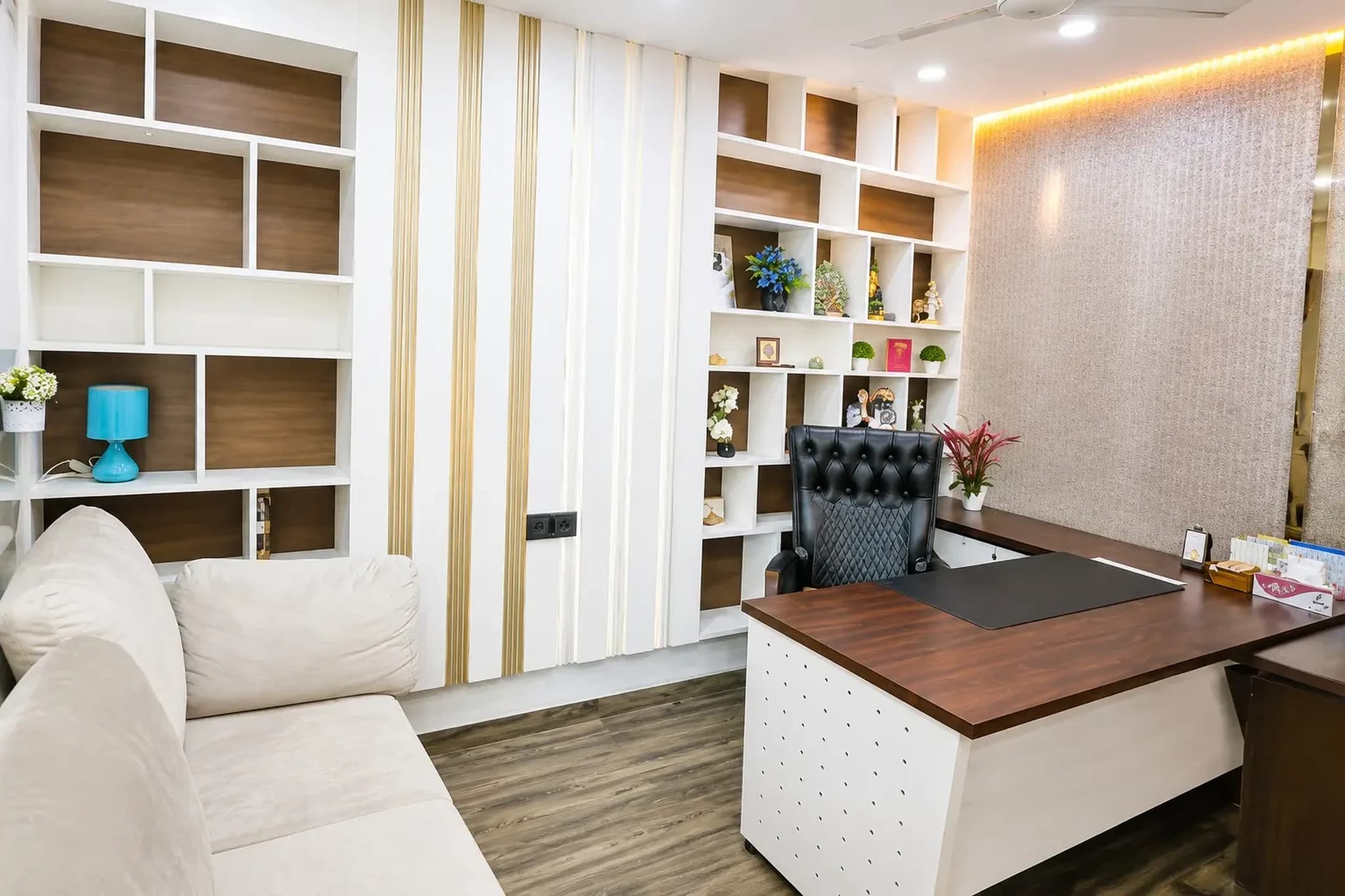 Modern Luxury Office Reception with Contemporary Corporate Interiors — detail | IndecSpace